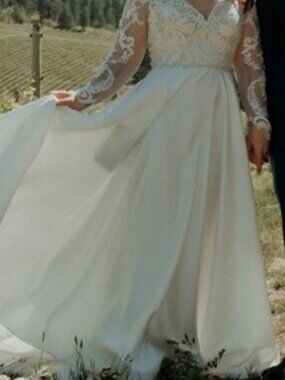 David's Bridal Size 8 Oleg Cassini Wedding Dress White Lace Buttons Pockets